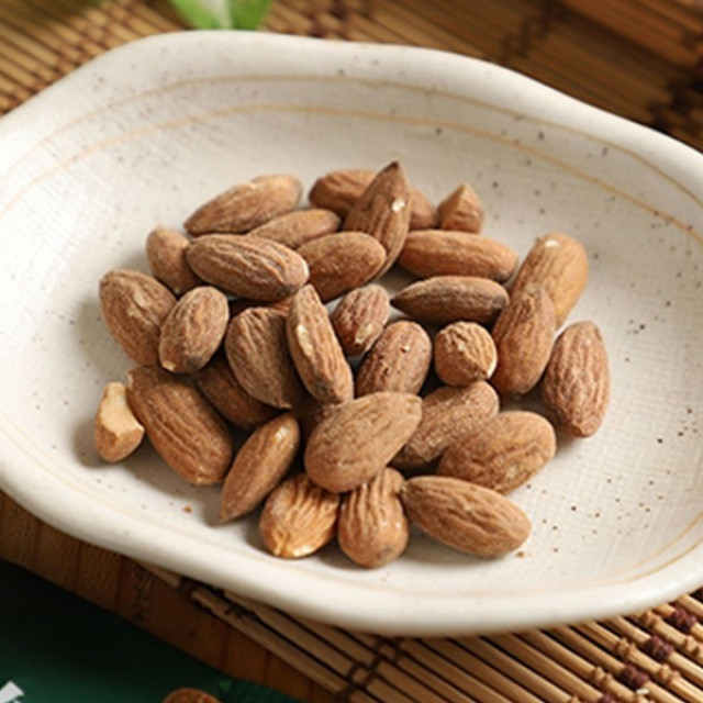 Sheng Xiangzhen- Almond Fruit