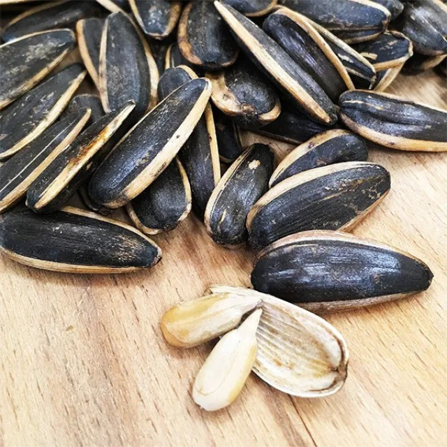 Sheng Xiangzhen- Melon Seeds (caramel)